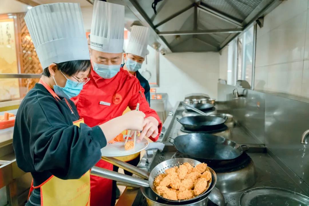 今日研學(xué)結(jié)束，烹飪初體驗，讓夢想觸手可及！