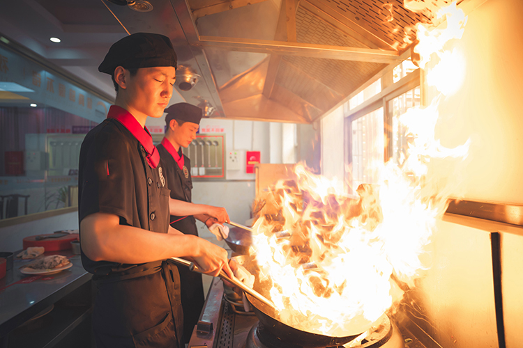 怎樣挑選一家好的廚師學(xué)校
