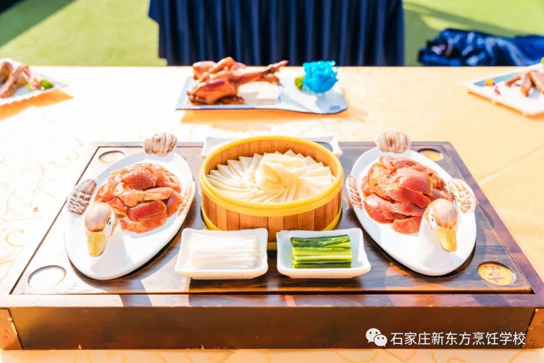 大廚們炒菜不用鏟子，拿把大圓勺才有范！