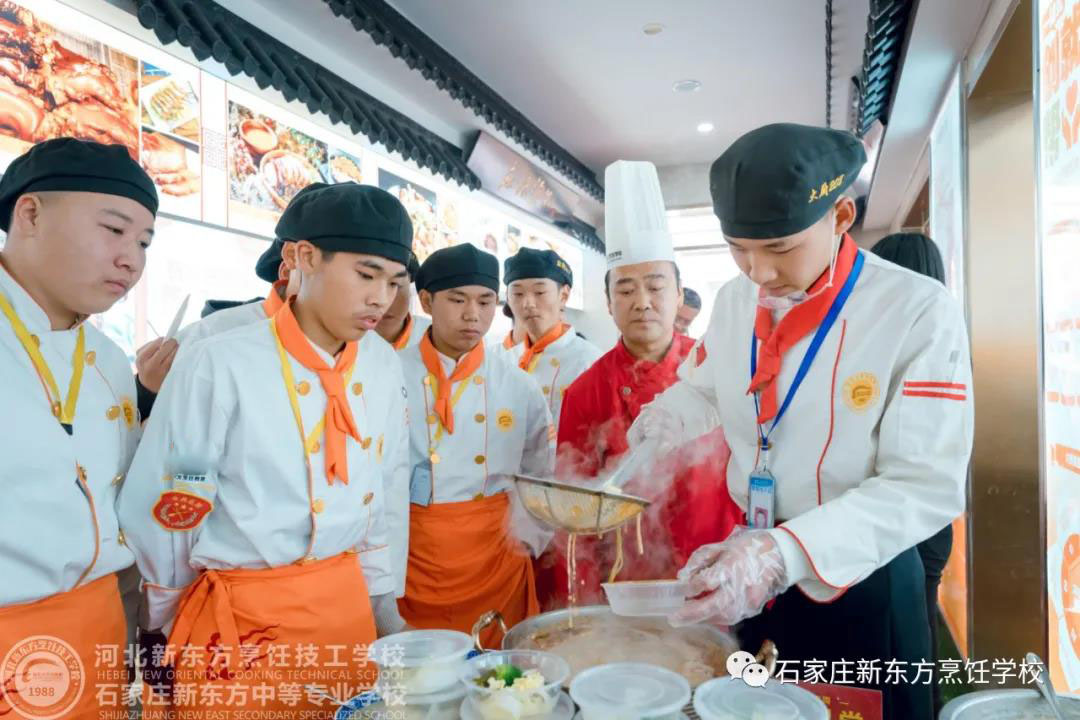 返鄉(xiāng)青年學(xué)廚師，就來家門口的河北新東方！