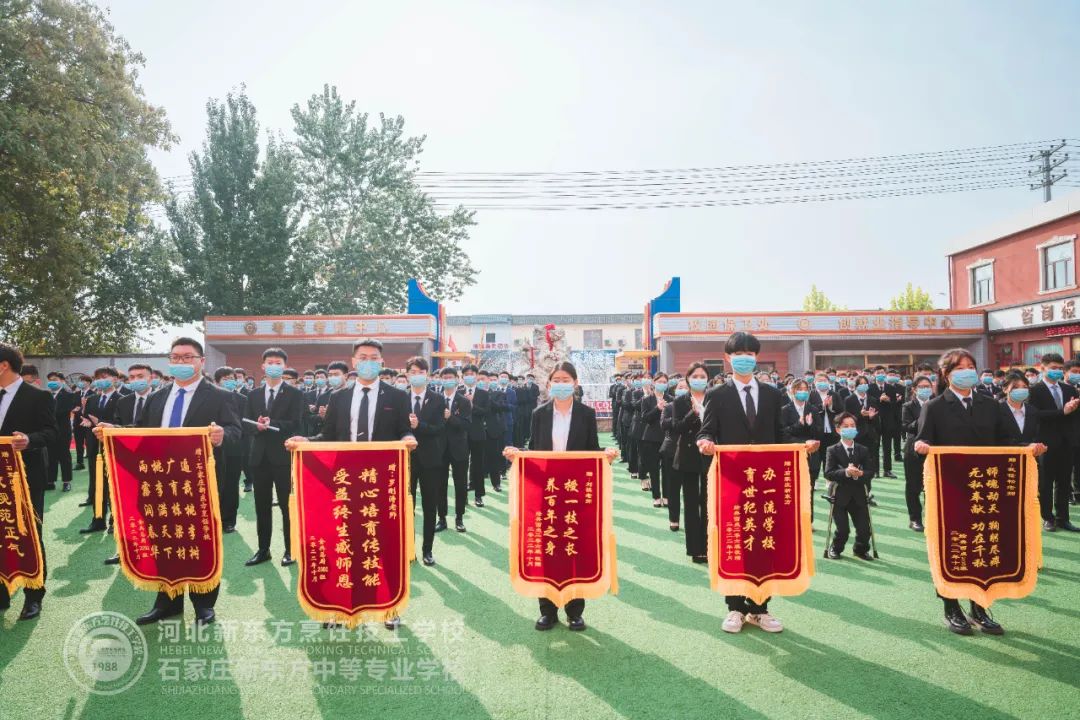 畢業(yè)典禮丨山水萬程，河北新東方期待與你們再見！