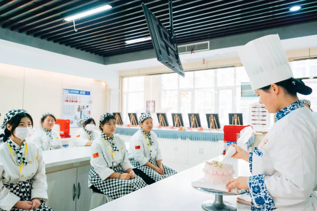 為什么要勸現(xiàn)在的年輕人多學一門技術？