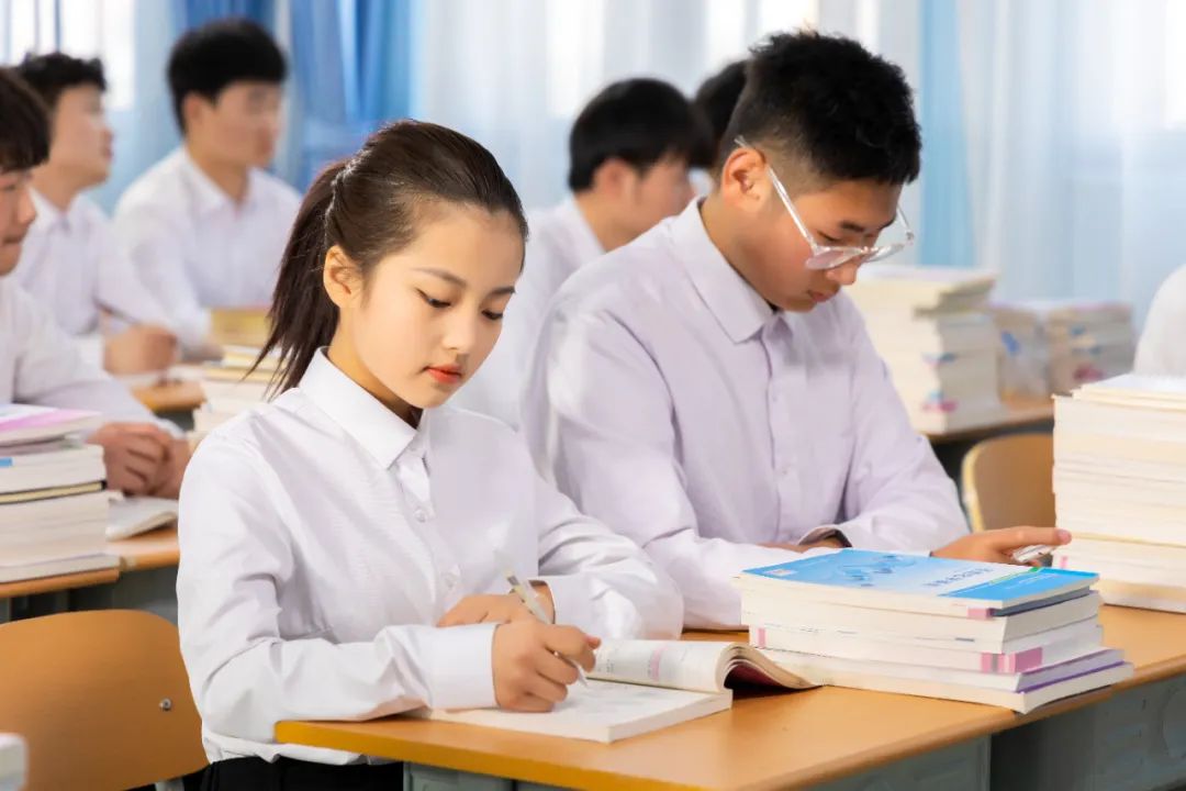 “普職分流”是機(jī)遇，選擇河北新東方，輕松贏未來！