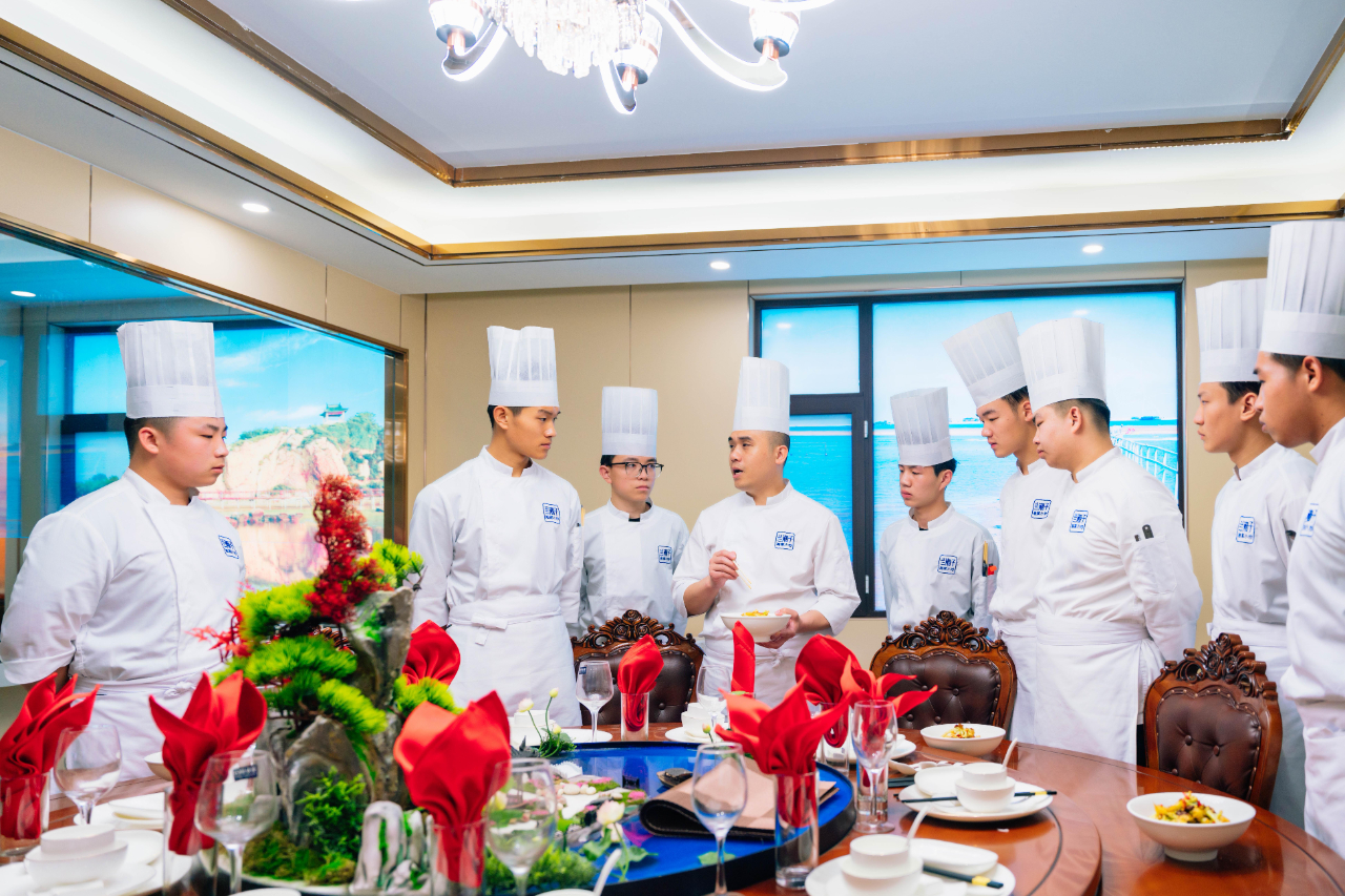 怕高中畢業(yè)工作難找？報(bào)名河北新東方，讓你擺脫焦慮