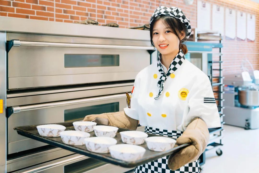 對比了那么多蛋糕烘焙學(xué)校，到底去哪里學(xué)習(xí)比較好？