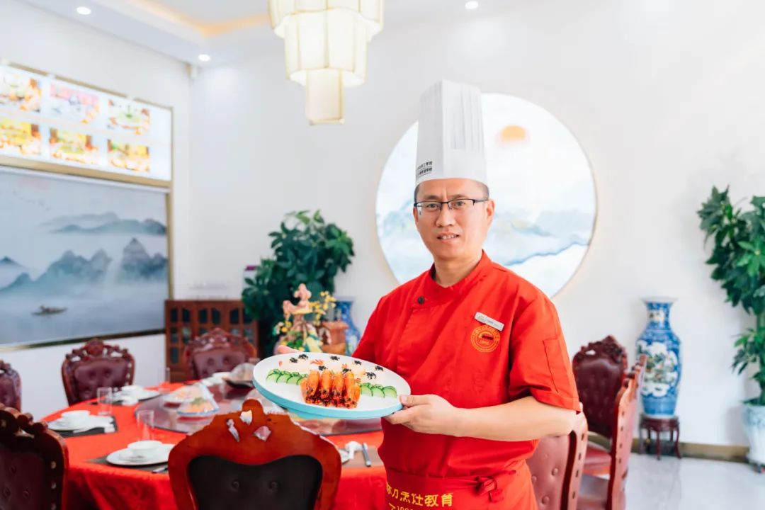 別只盯著灶臺(tái)！學(xué)廚師的7種“黃金出路”，年齡越大越值錢