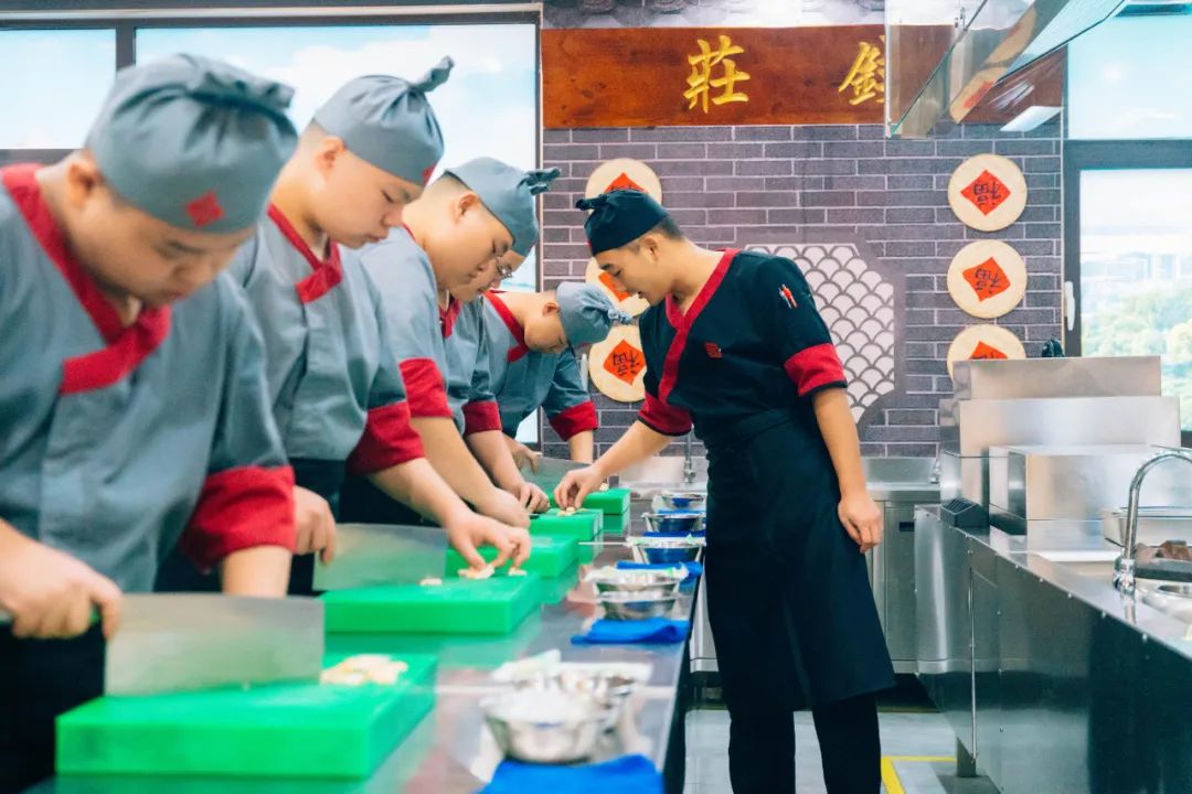 適合30歲以上的人，兼職副業(yè)項目，門檻不高，悶聲賺錢！