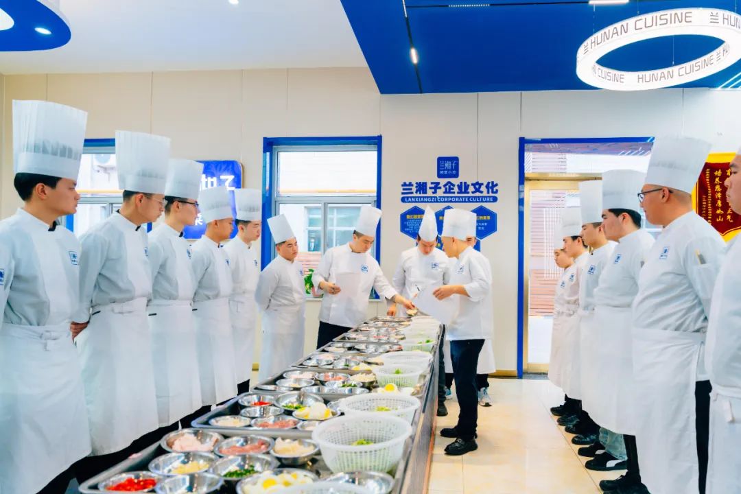 初中生不上高中有出路嗎？初中畢業(yè)學(xué)廚師是好選擇嗎？