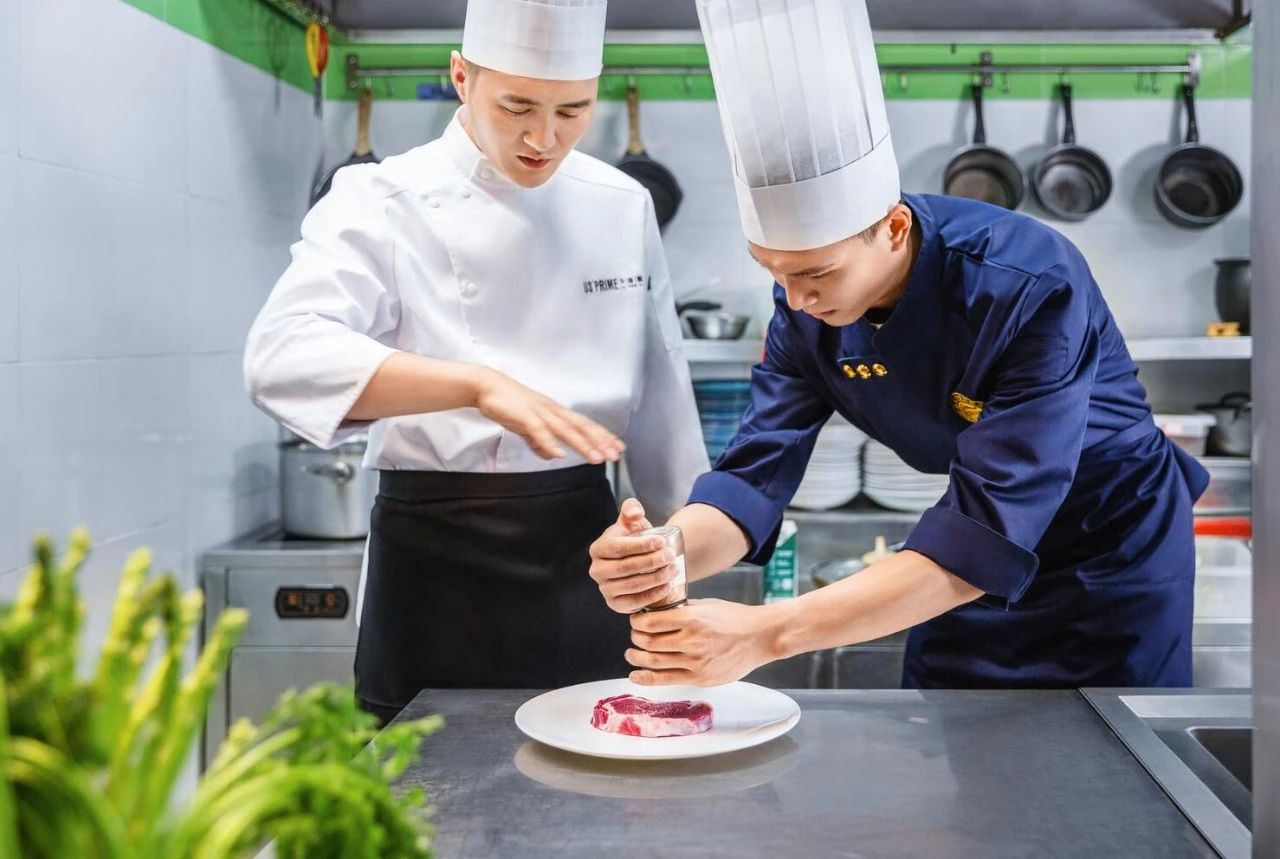 為什么說廚師是舌尖上的“鐵飯碗”？廚師是一條被低估的黃金賽道？