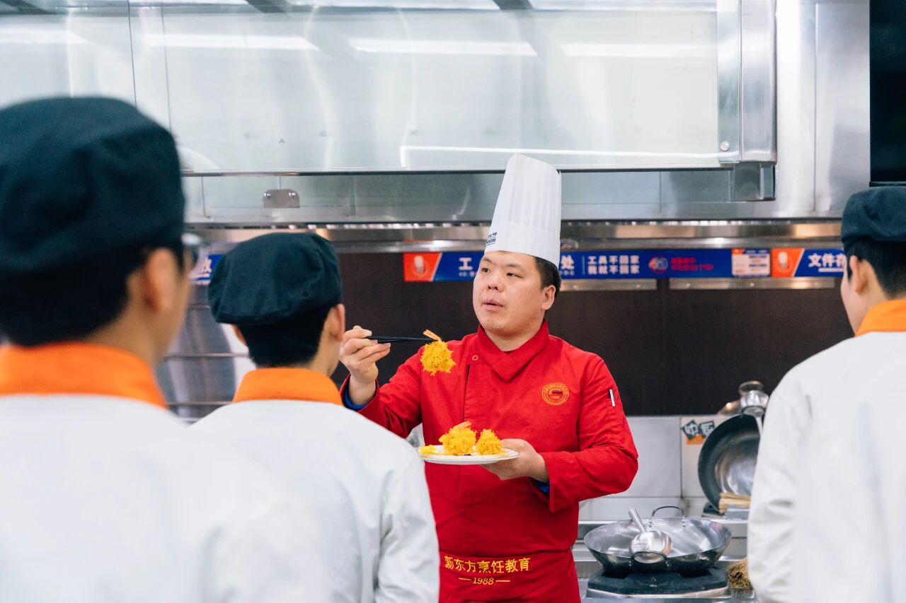 河北新東方烹飪技工學(xué)校中餐課堂 “活色生香”